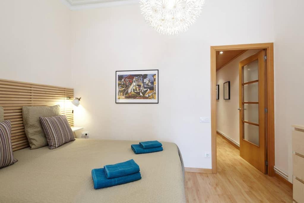 Beautiful Apartment In Eixample Barcelona Habitación foto